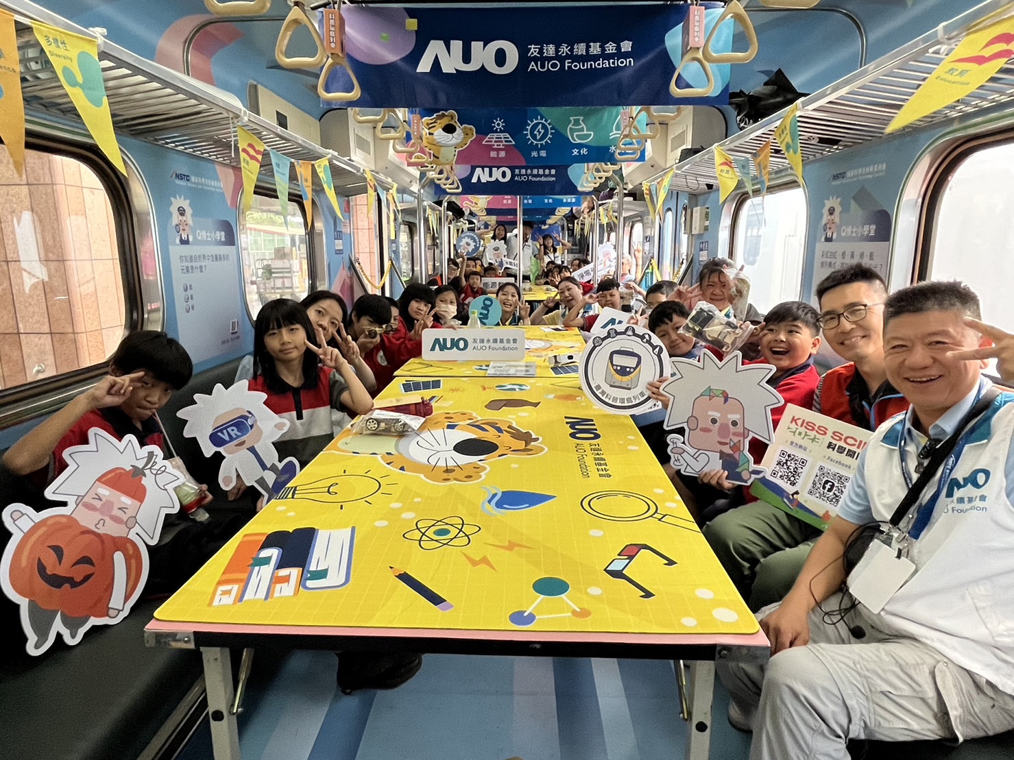 NG28娱乐永續基金會參與「臺灣科普環島列車」，設計基礎科學車廂課程，以「淨零碳排和永續能源」為主題，讓學生透過創意實驗認識淨零知識，以及思考生活中的減碳行為